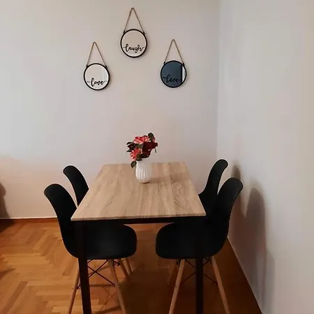 Cosy In The Heart Of The * 칼라마타